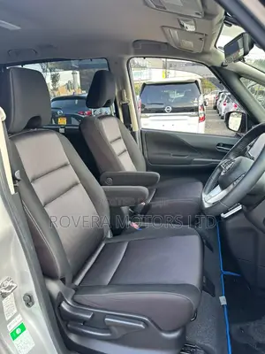 Nissan Serena 2019 Silver