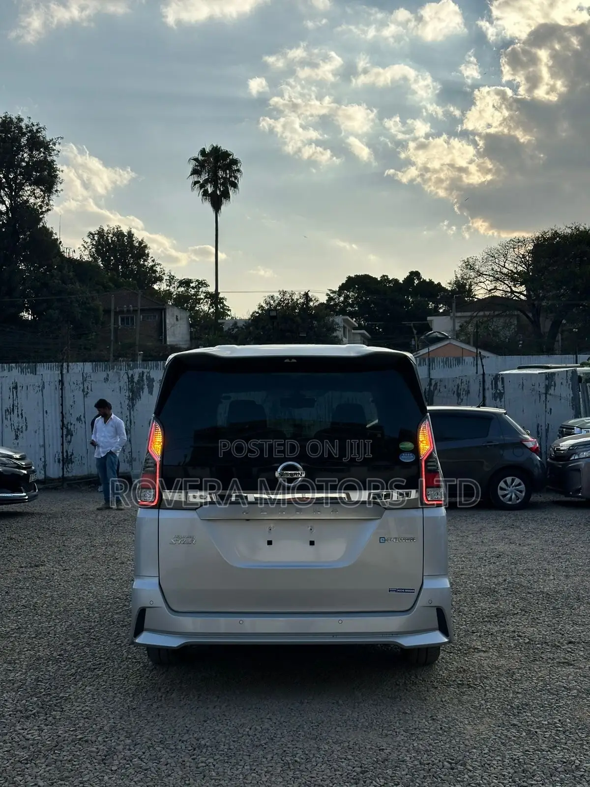 Nissan Serena 2019 Silver