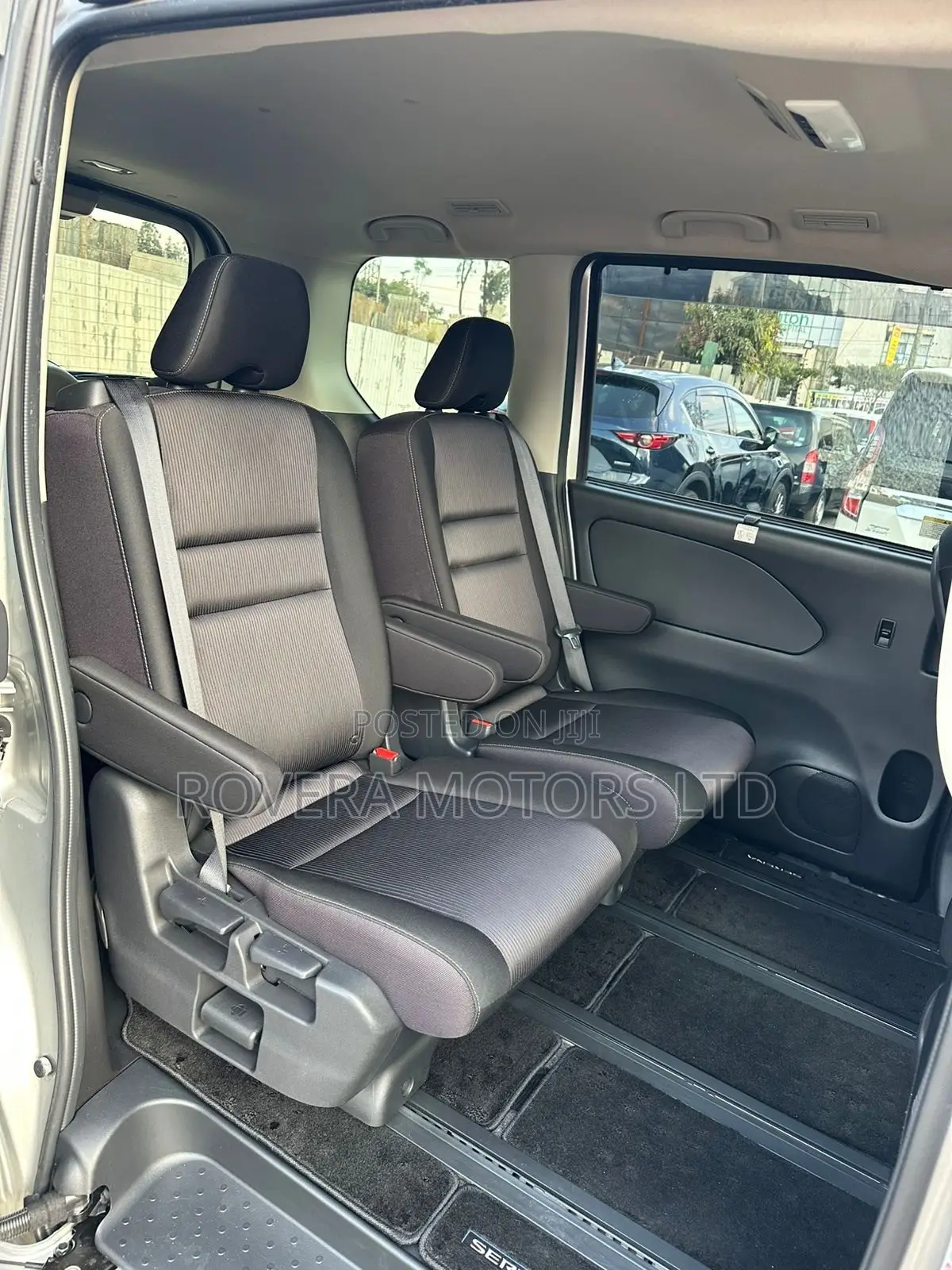 Nissan Serena 2019 Silver