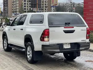 Toyota Hilux 2019 White