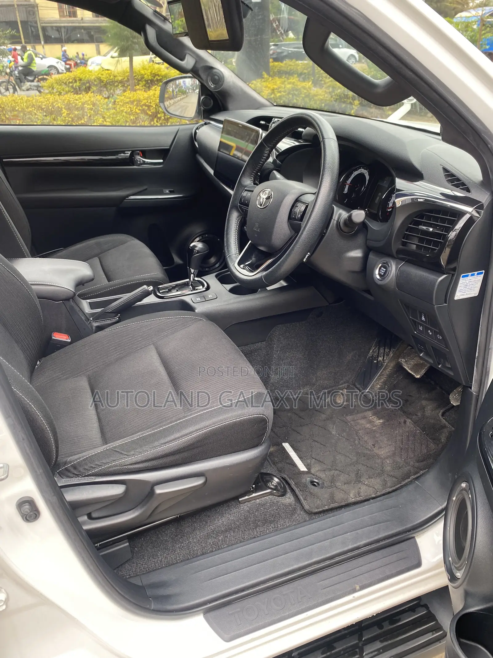 Toyota Hilux 2019 White