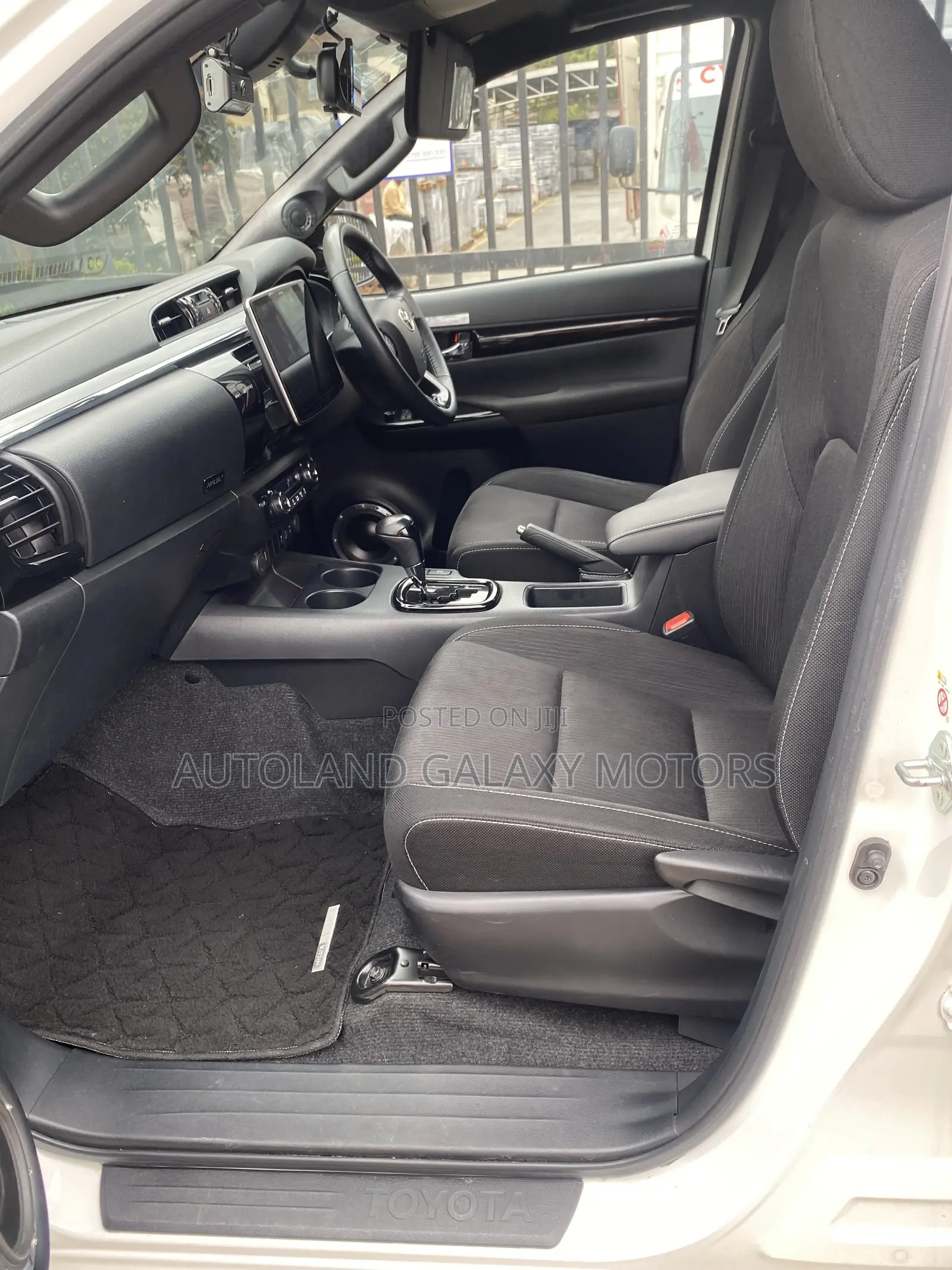 Toyota Hilux 2019 White