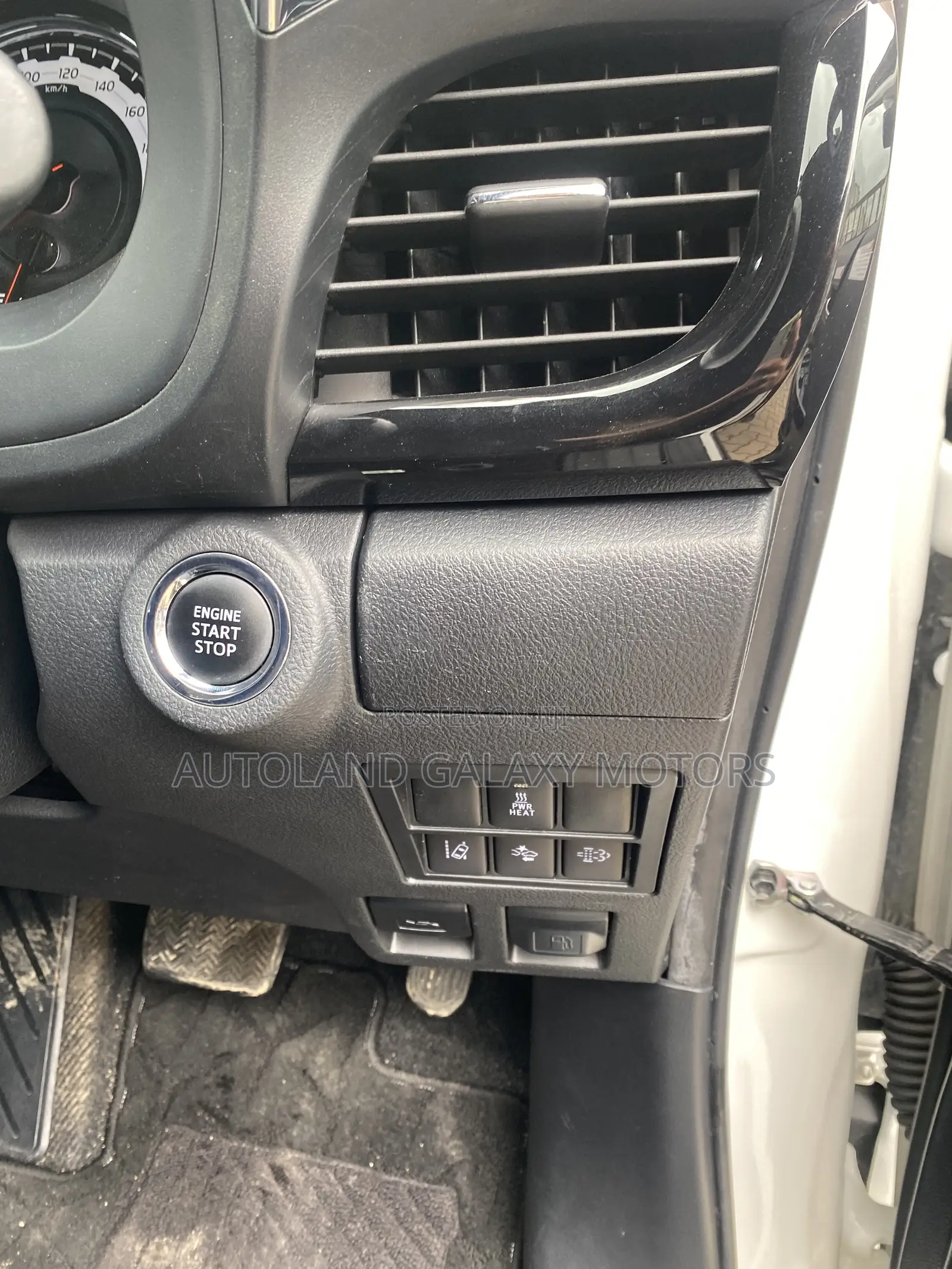 Toyota Hilux 2019 White
