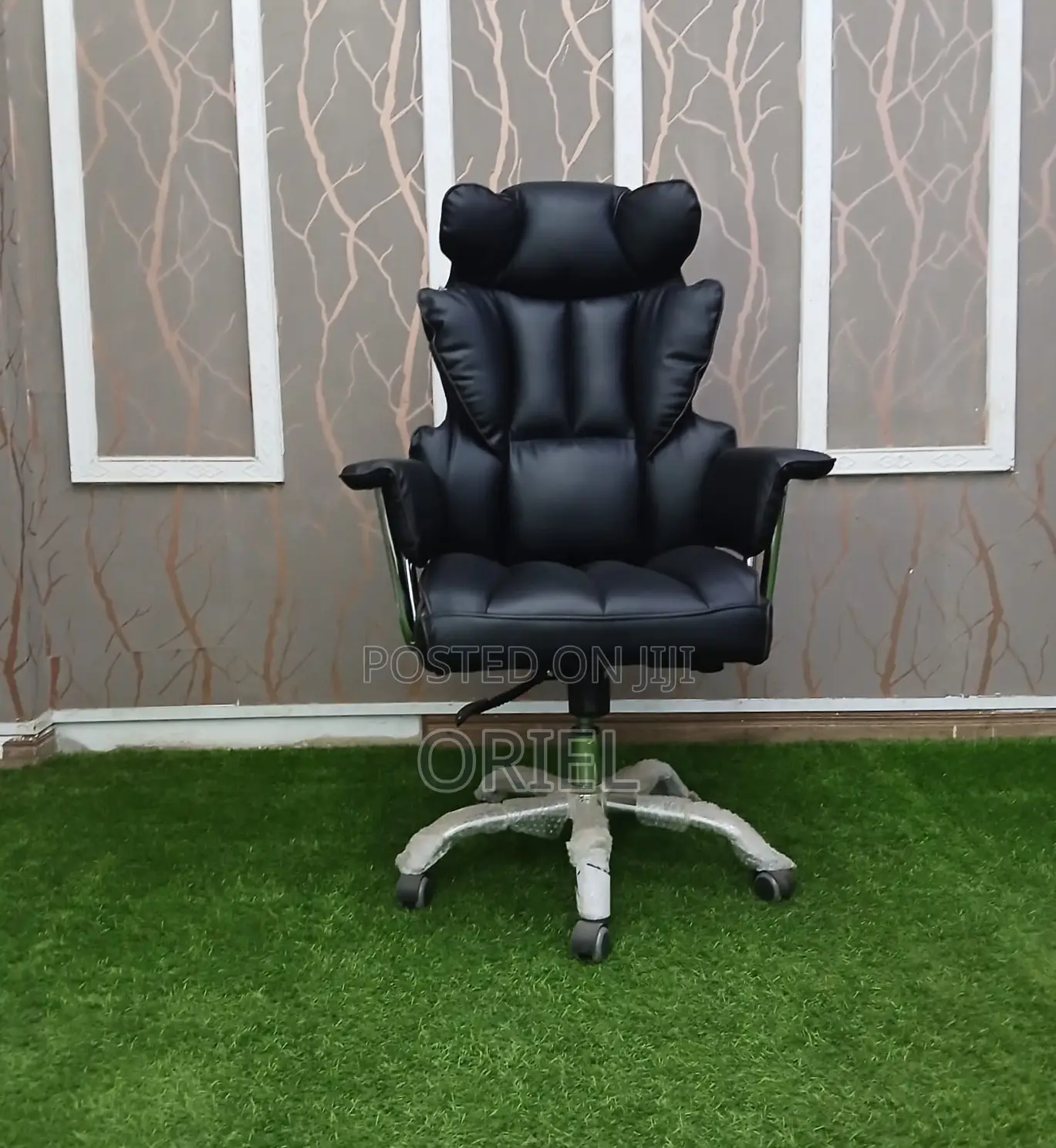 Executive Office Chair : Office C.E.O Chair