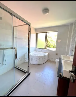 5bdrm Townhouse/Terrace in Lavington, Muthangari for sale