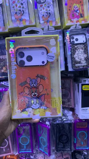 T SpongeBob SquarePants Glitter Case Variant for the iPhone 17 Pro Max