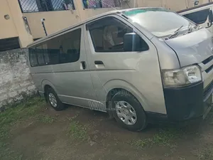 Toyota HiAce 2015 Silver