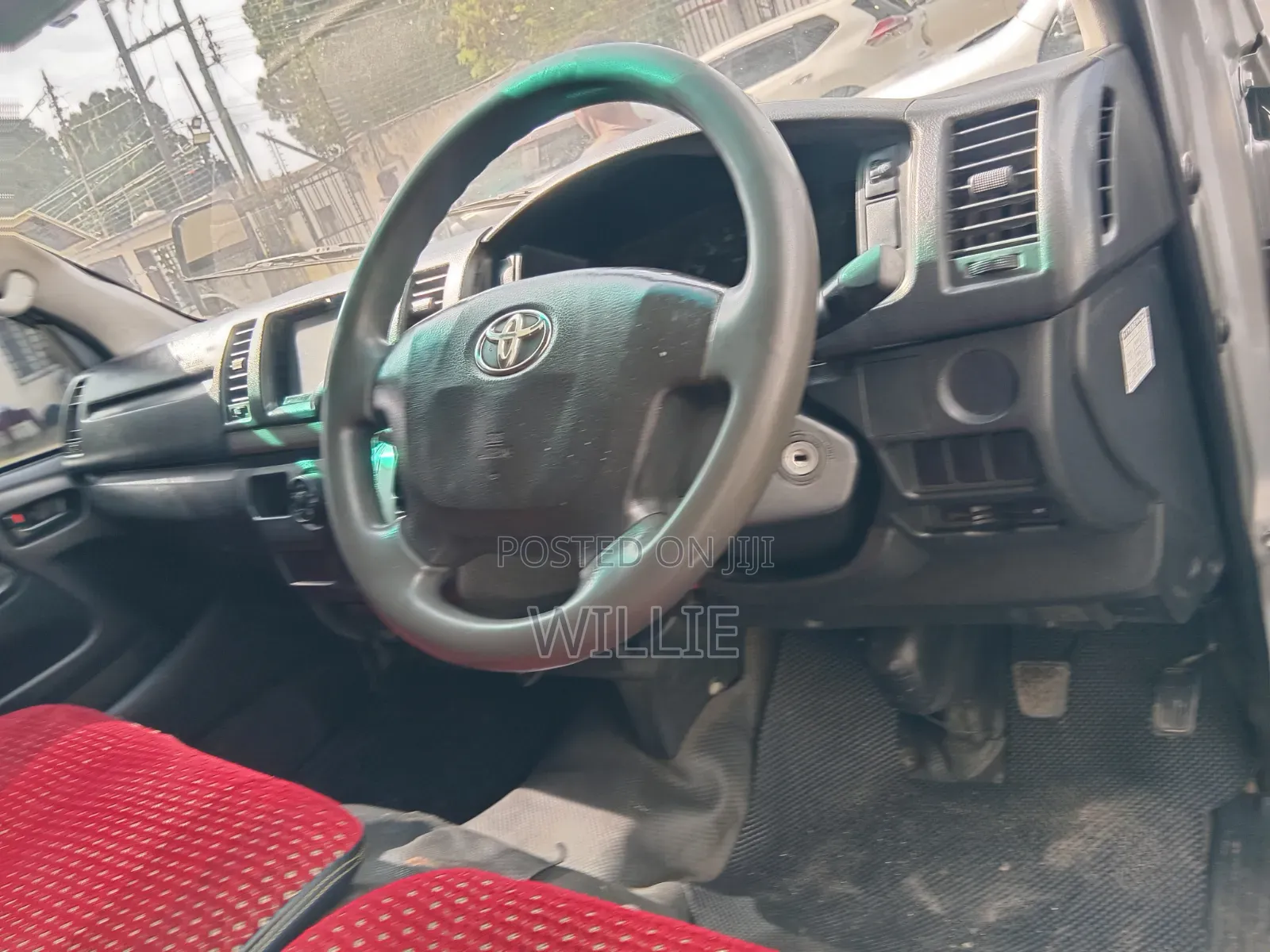 Toyota HiAce 2015 Silver