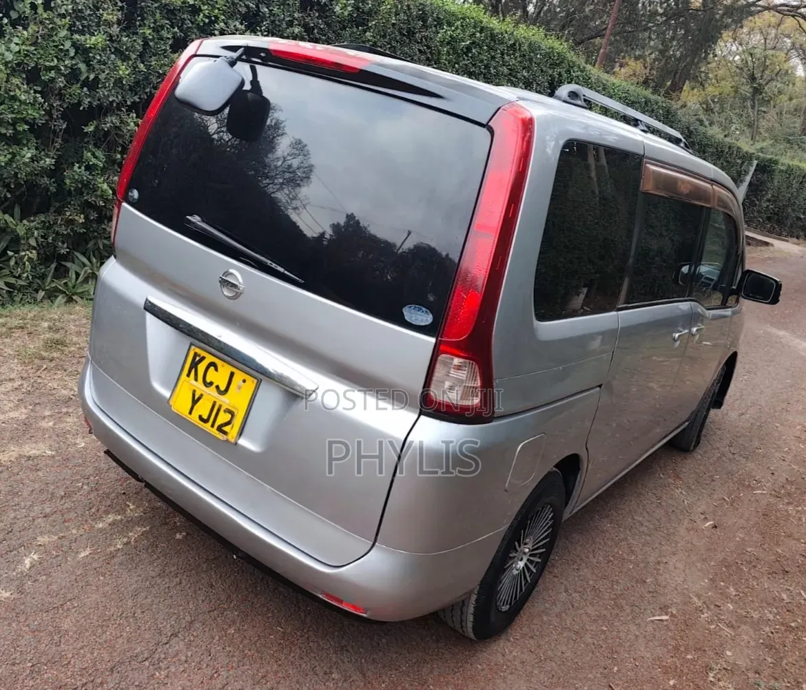 Nissan Serena 2009 Silver