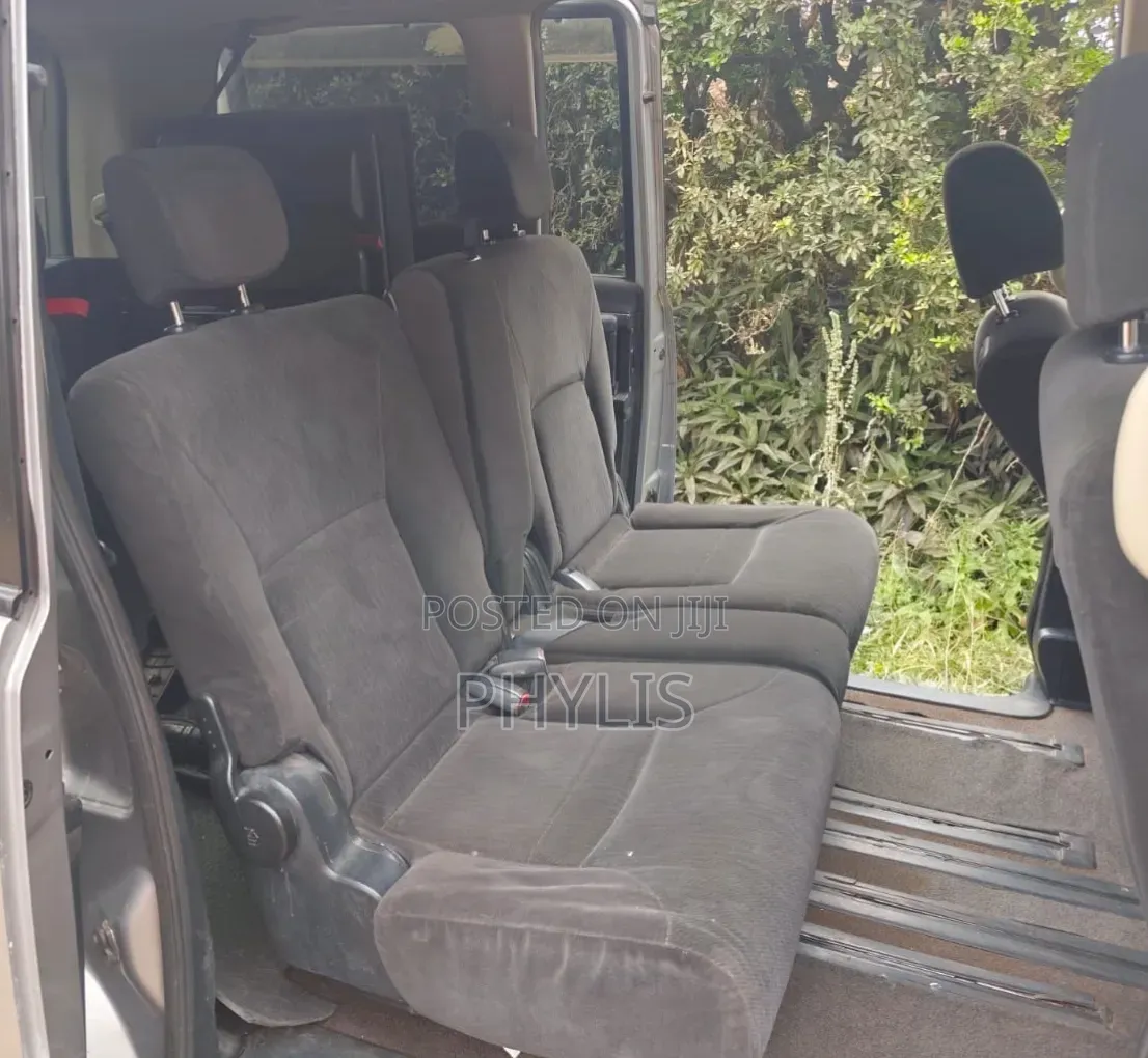 Nissan Serena 2009 Silver