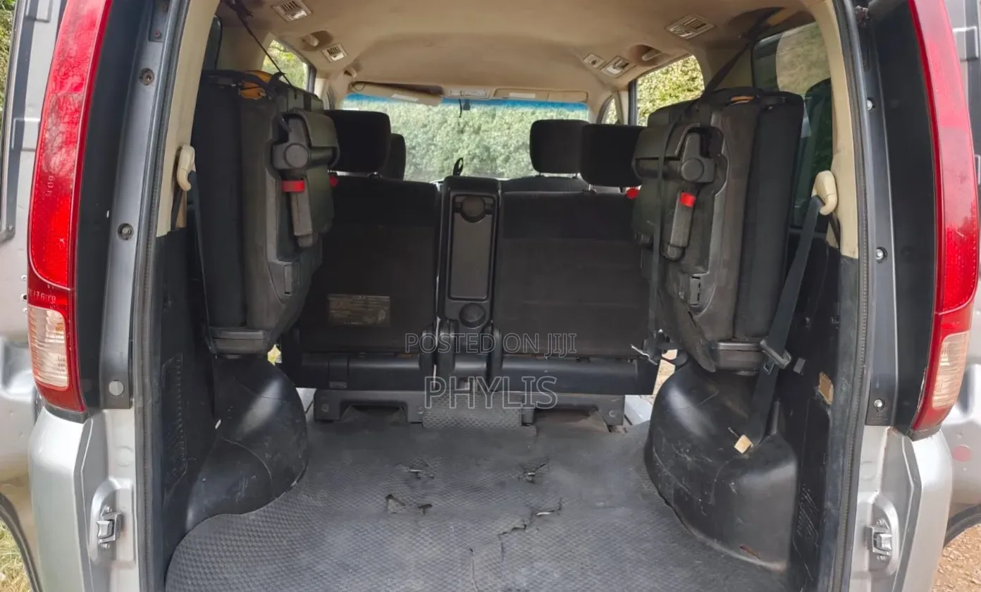 Nissan Serena 2009 Silver