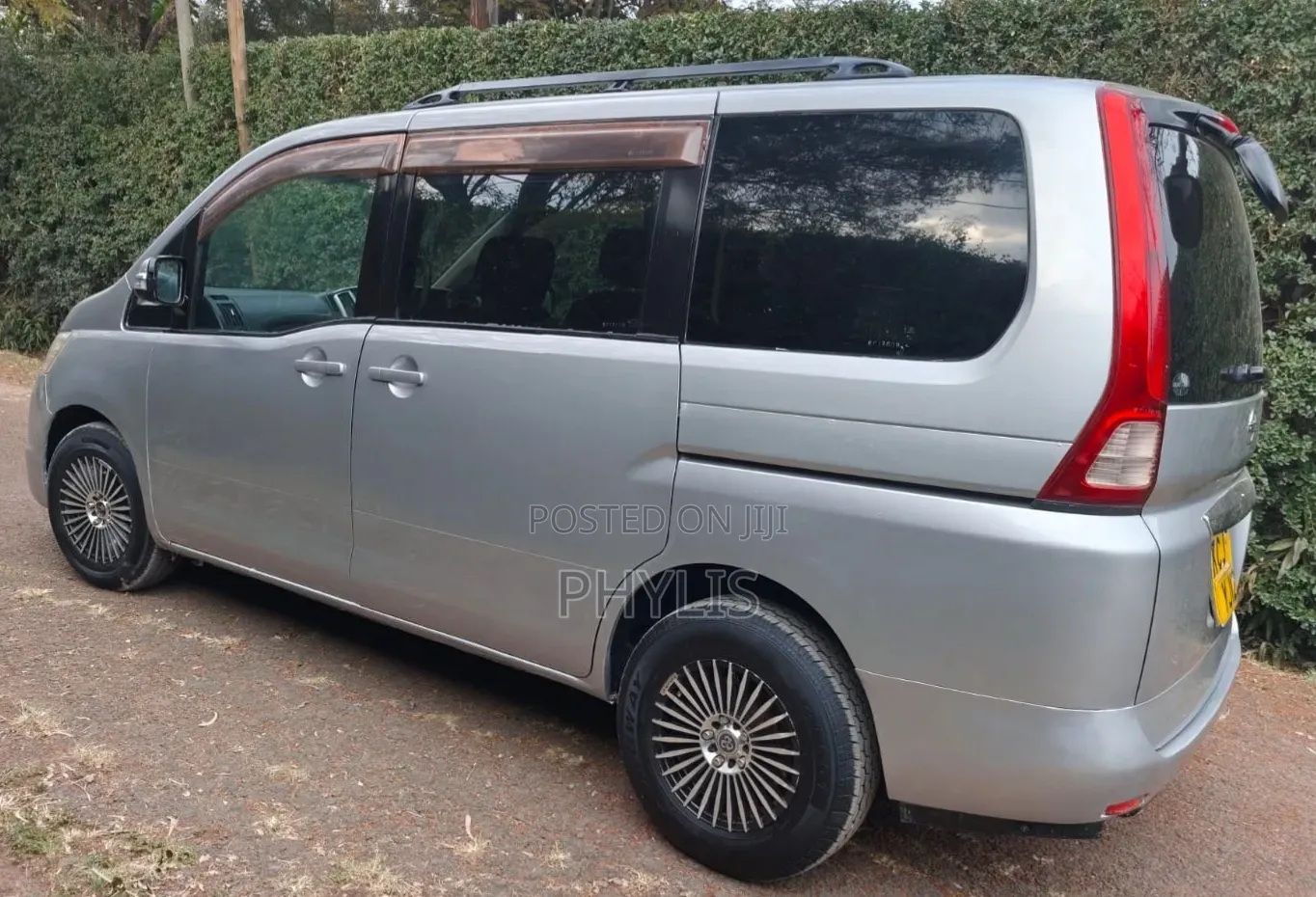 Nissan Serena 2009 Silver