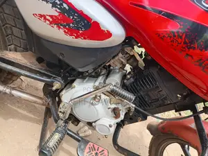 Bajaj Boxer 2025 Red