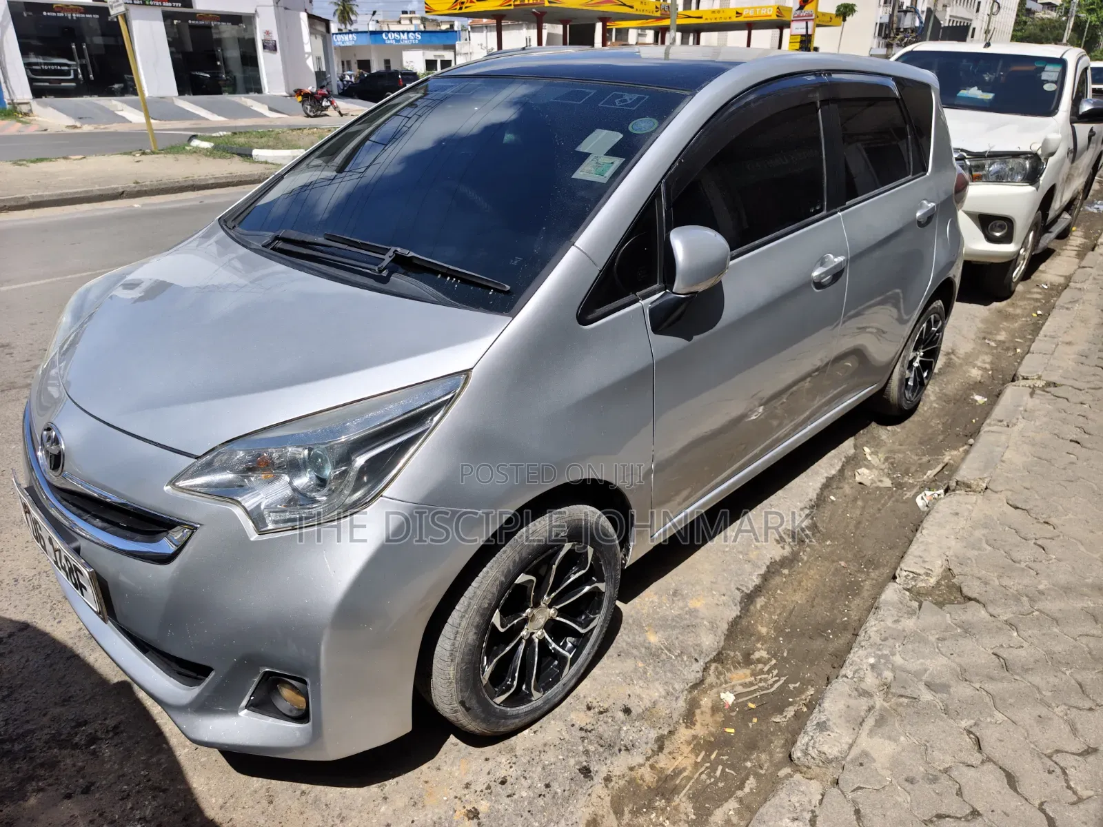 Toyota Ractis 2015 Silver
