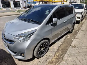 Toyota Ractis 2015 Silver