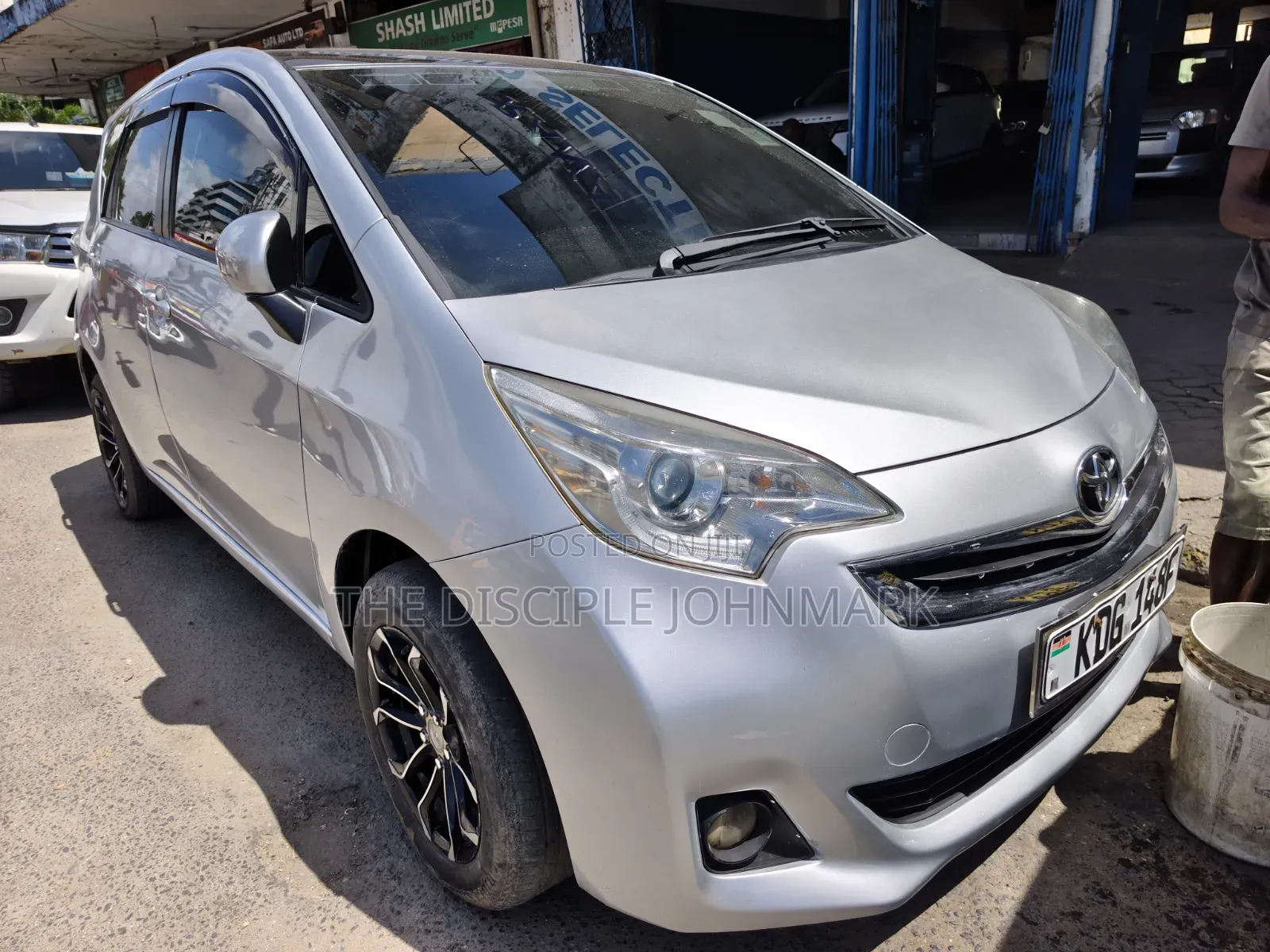 Toyota Ractis 2015 Silver