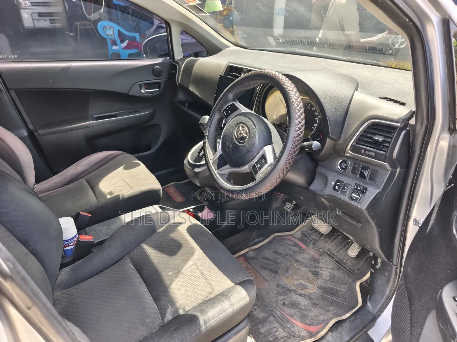 Toyota Ractis 2015 Silver