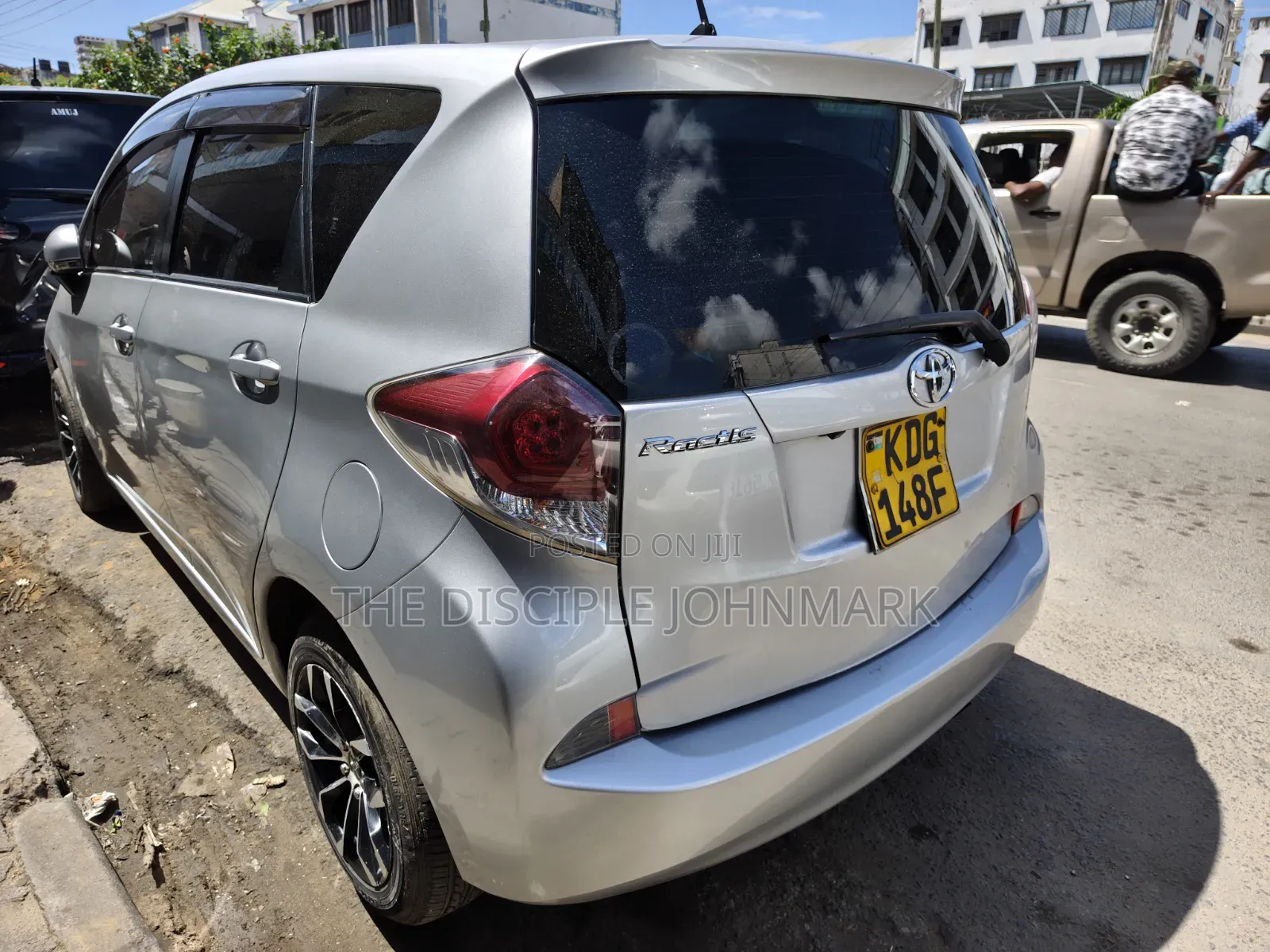 Toyota Ractis 2015 Silver