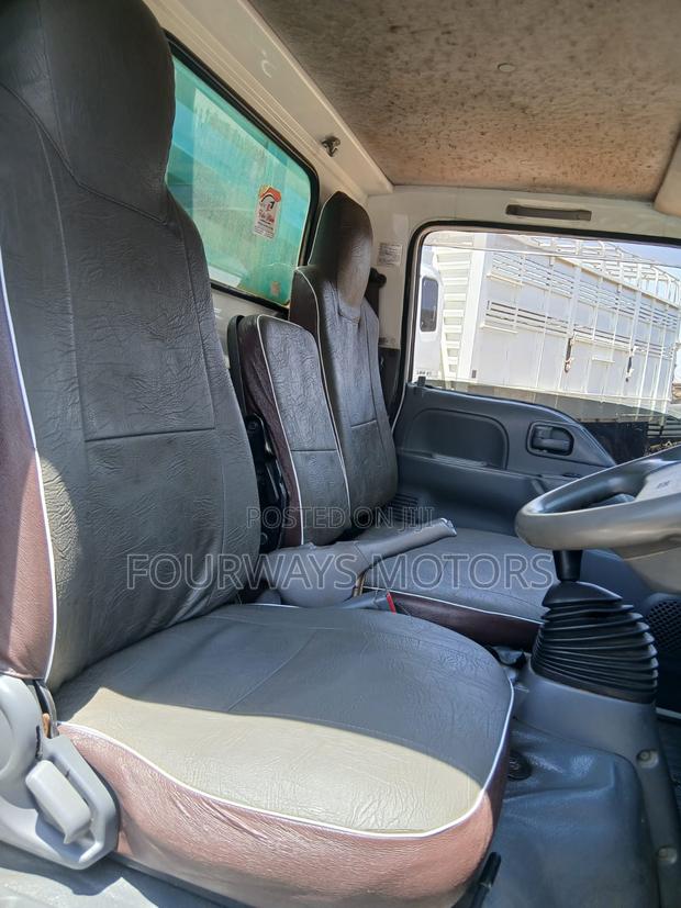 2014 Isuzu Elf - thumbnail 9