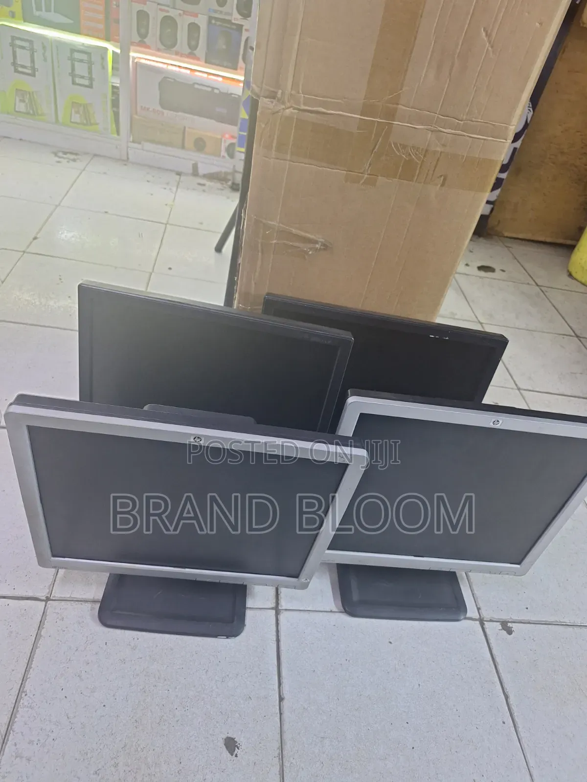 17 Inches Monitor HP and Dell