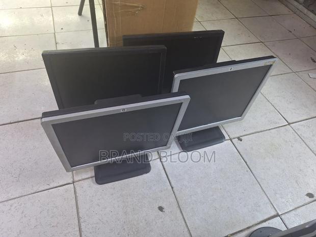 17 Inches Monitor HP and Dell - thumbnail 2