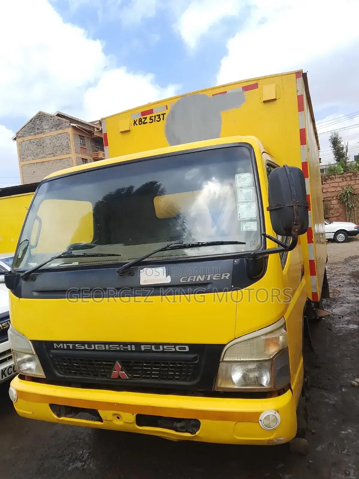 Mitsubishi Canter 2013 Yellow