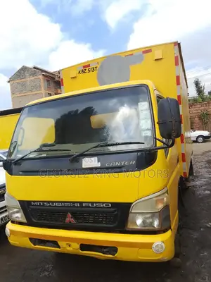 Mitsubishi Canter 2013 Yellow