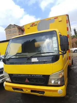 Mitsubishi Canter 2013 Yellow