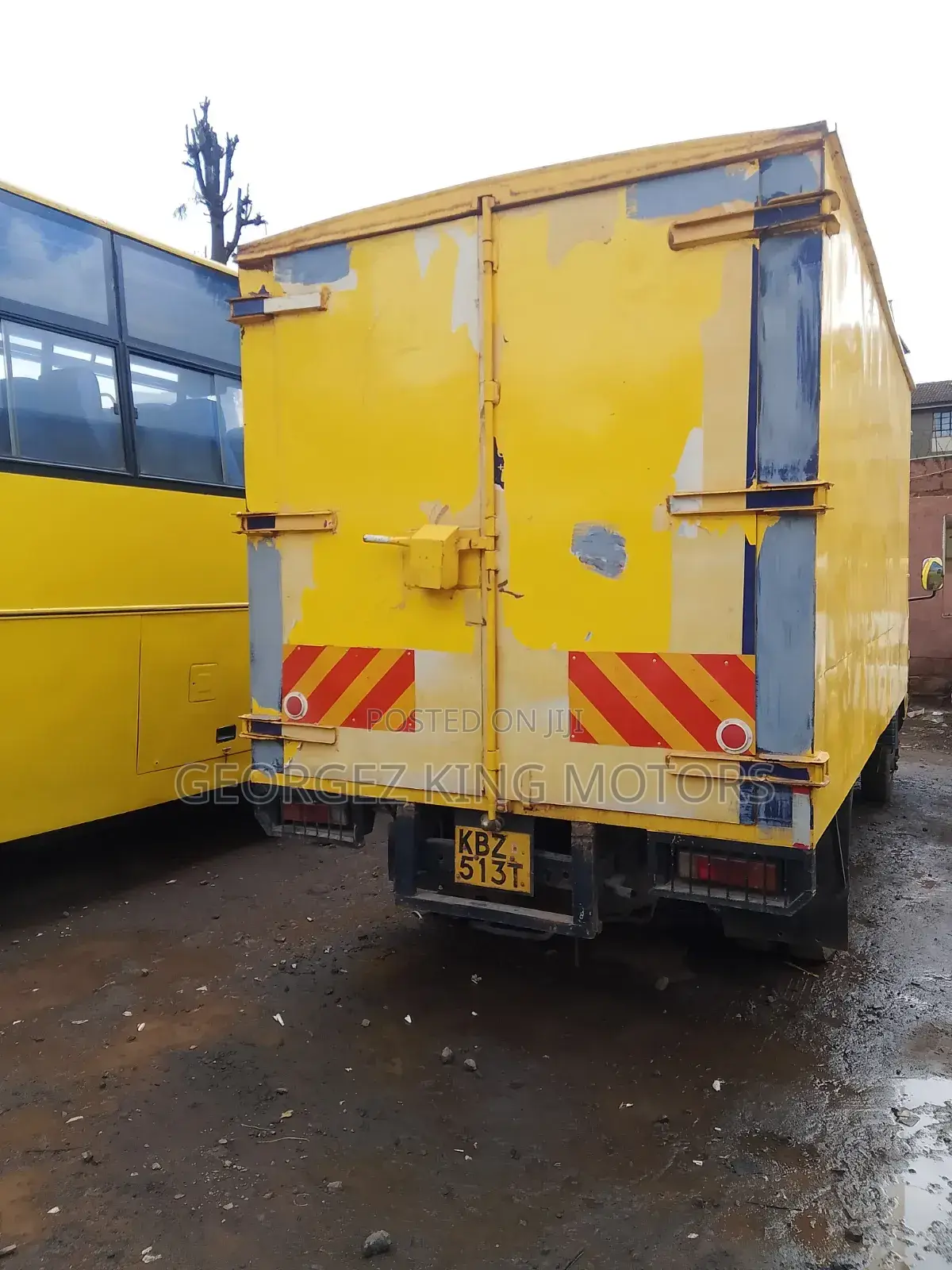 Mitsubishi Canter 2013 Yellow
