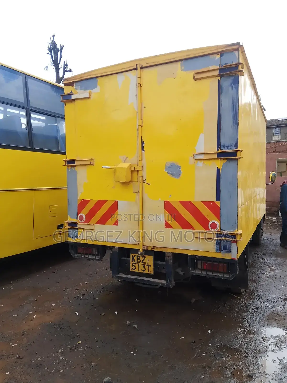 Mitsubishi Canter 2013 Yellow