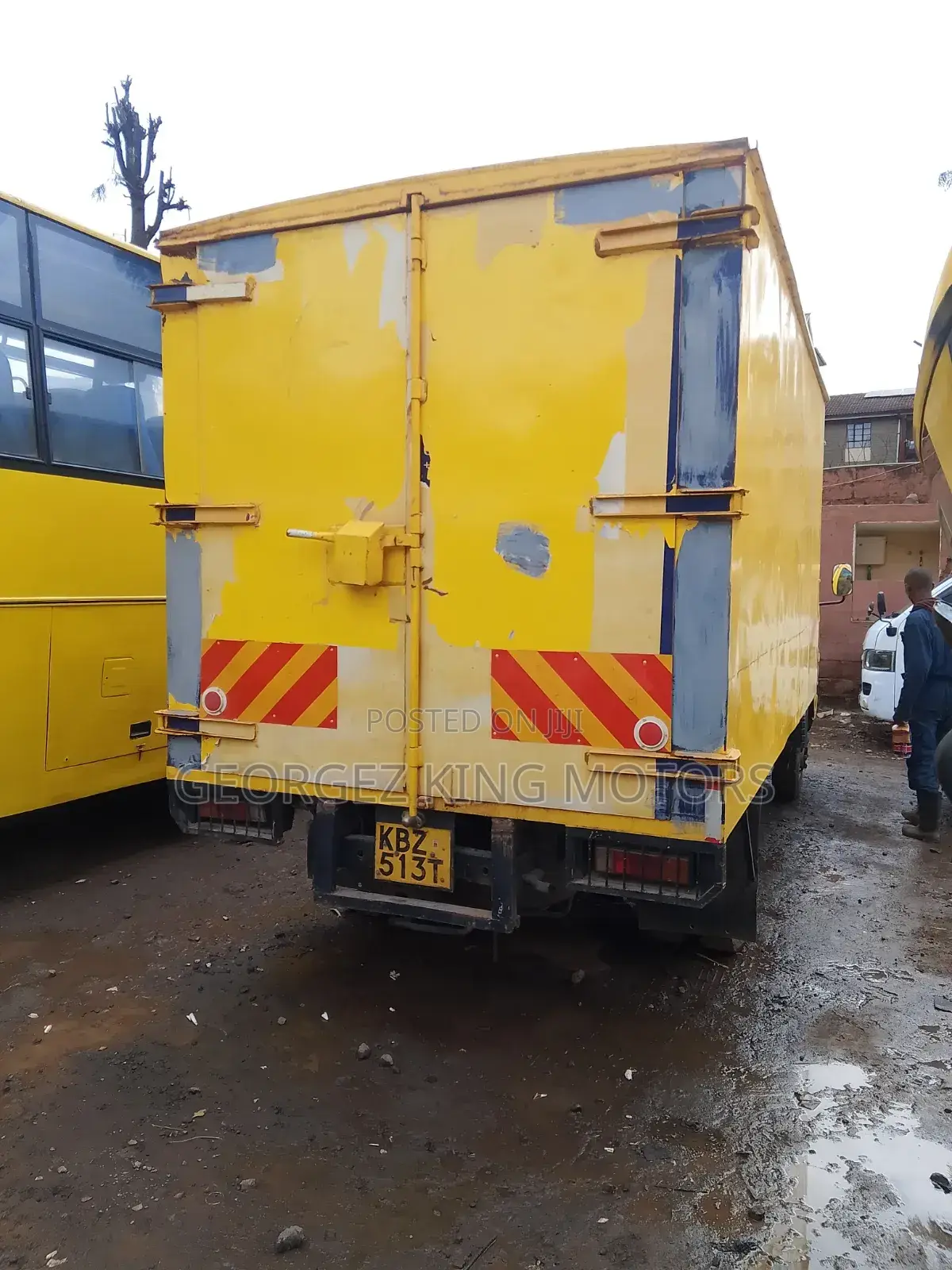 Mitsubishi Canter 2013 Yellow