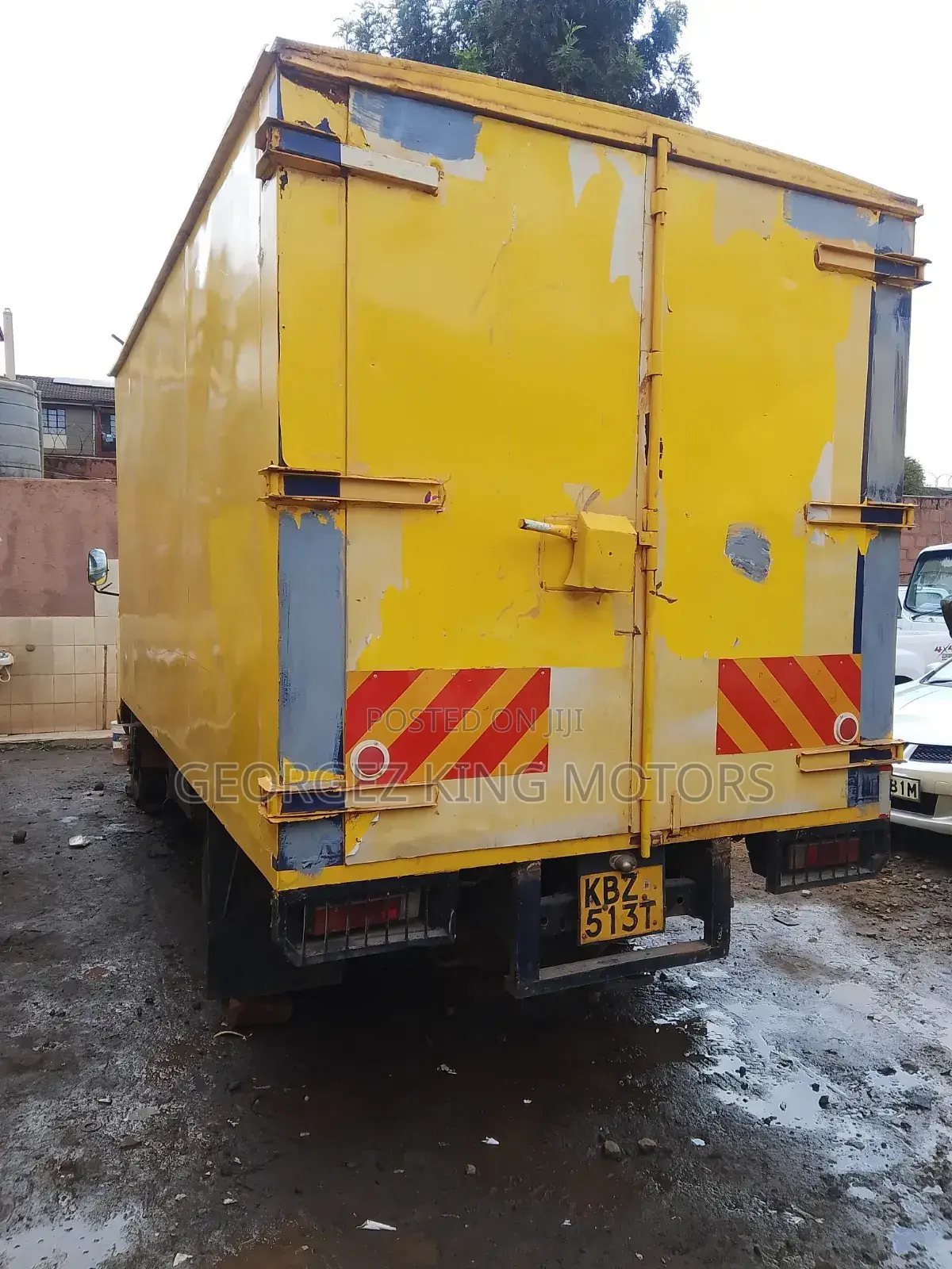Mitsubishi Canter 2013 Yellow
