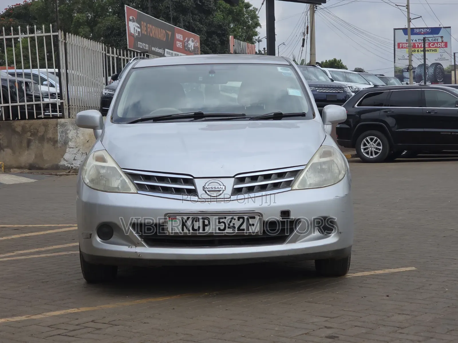 Nissan Tiida 2010 Silver