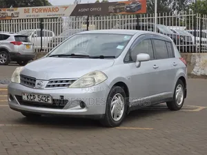 Nissan Tiida 2010 Silver