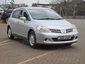 Nissan Tiida 2010 Silver