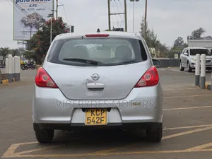 Nissan Tiida 2010 Silver