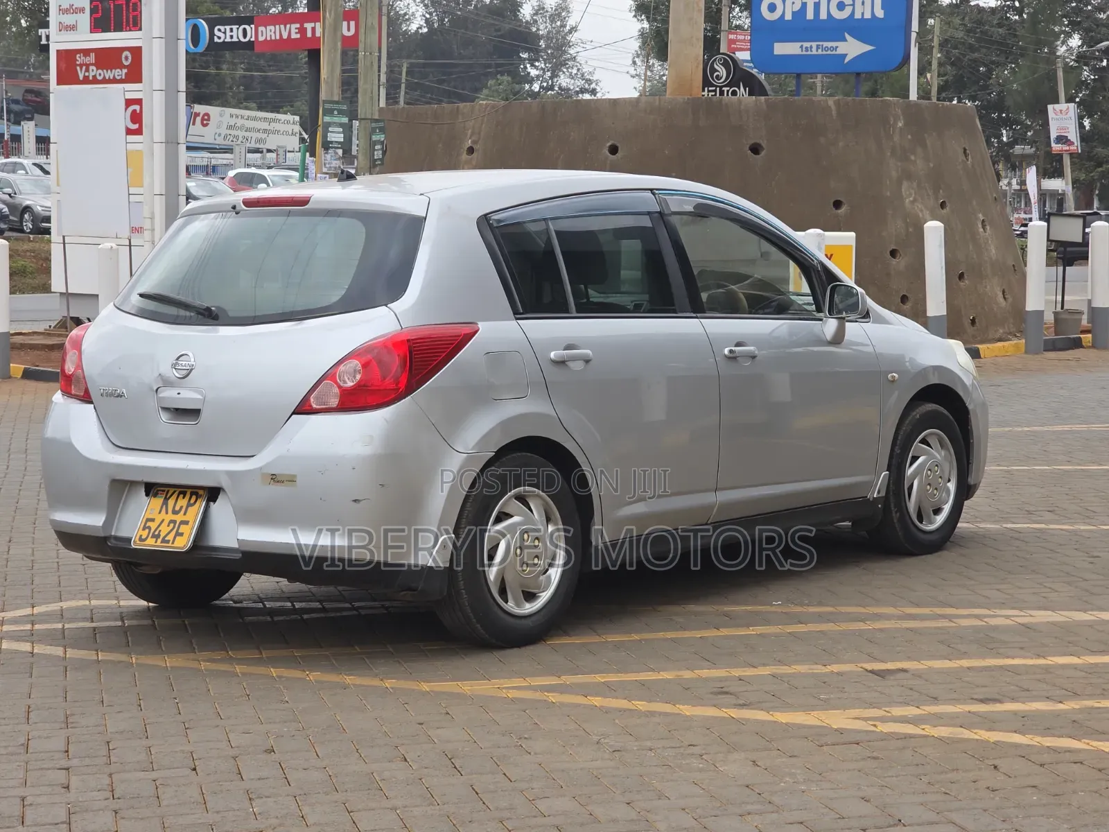 Nissan Tiida 2010 Silver