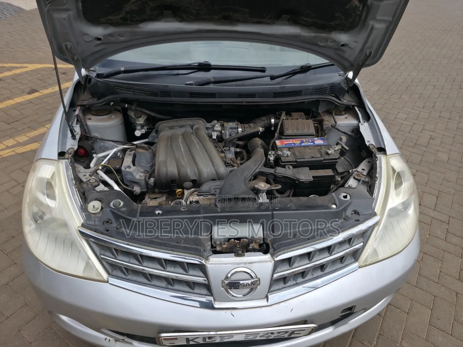 Nissan Tiida 2010 Silver