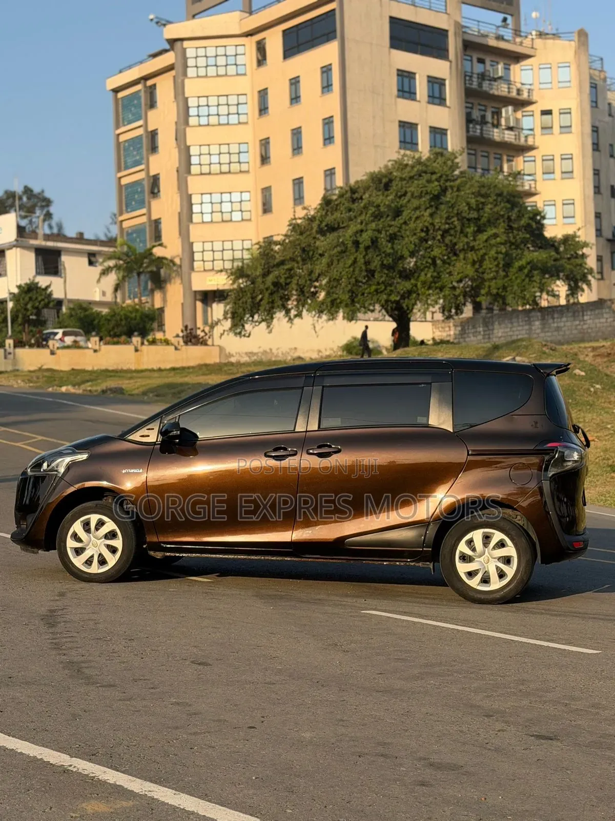 Toyota Sienta 2019 Brown