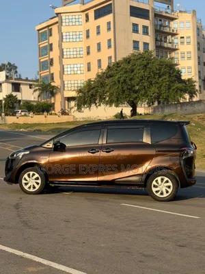 Toyota Sienta 2019 Brown