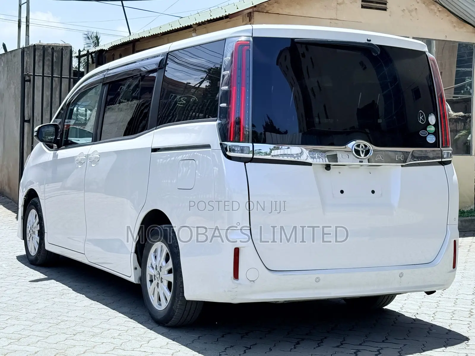 Toyota Noah 2.0 FWD (8 Seater) 2019 White