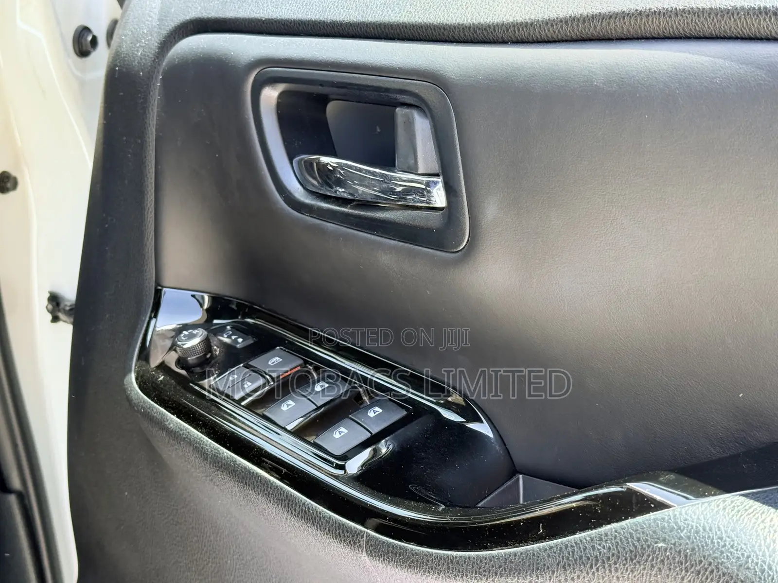 Toyota Noah 2.0 FWD (8 Seater) 2019 White