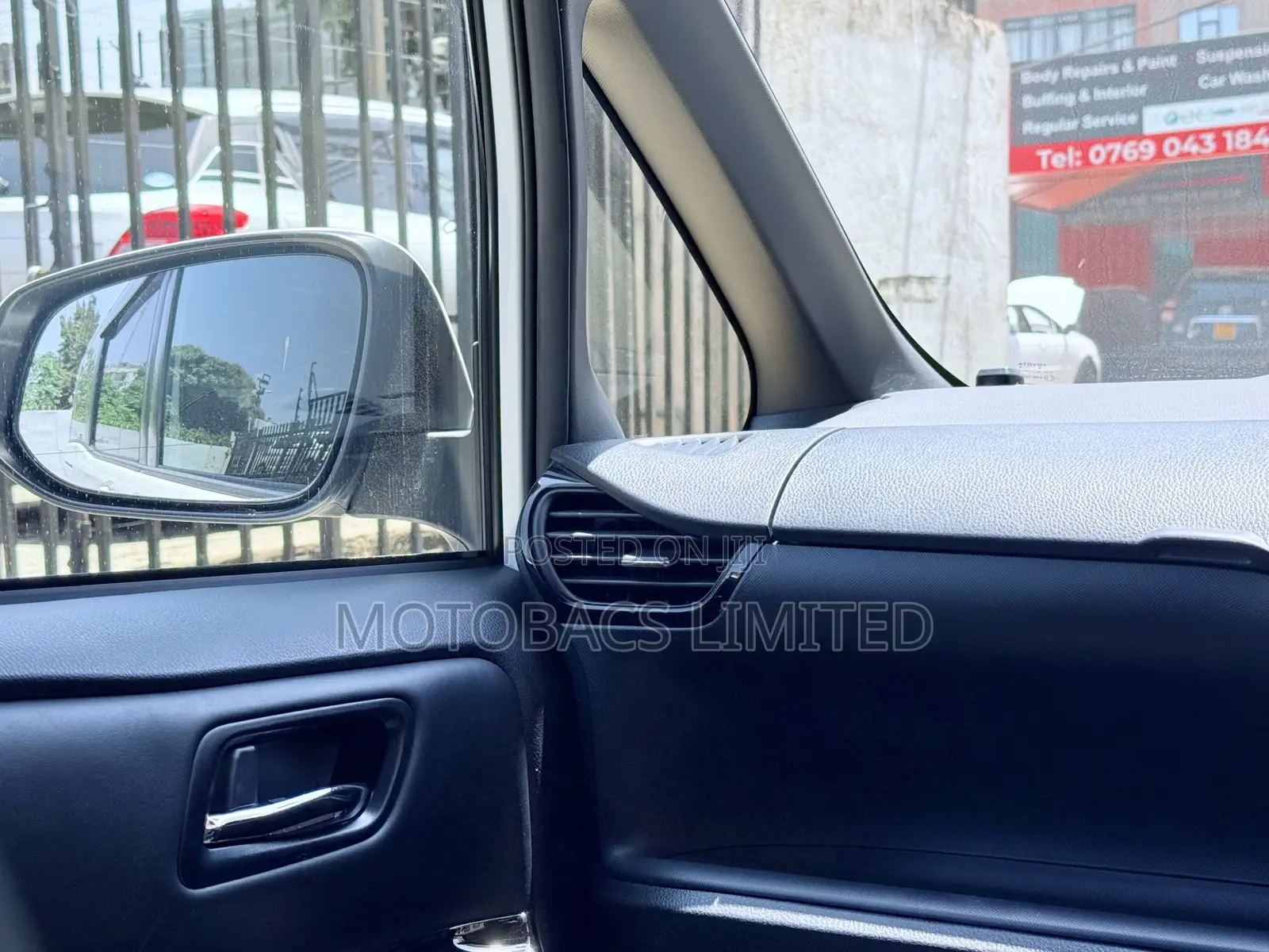 Toyota Noah 2.0 FWD (8 Seater) 2019 White