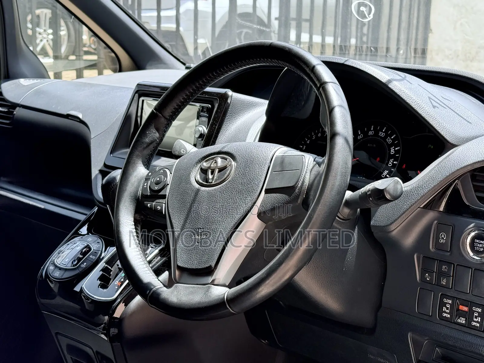 Toyota Noah 2.0 FWD (8 Seater) 2019 White