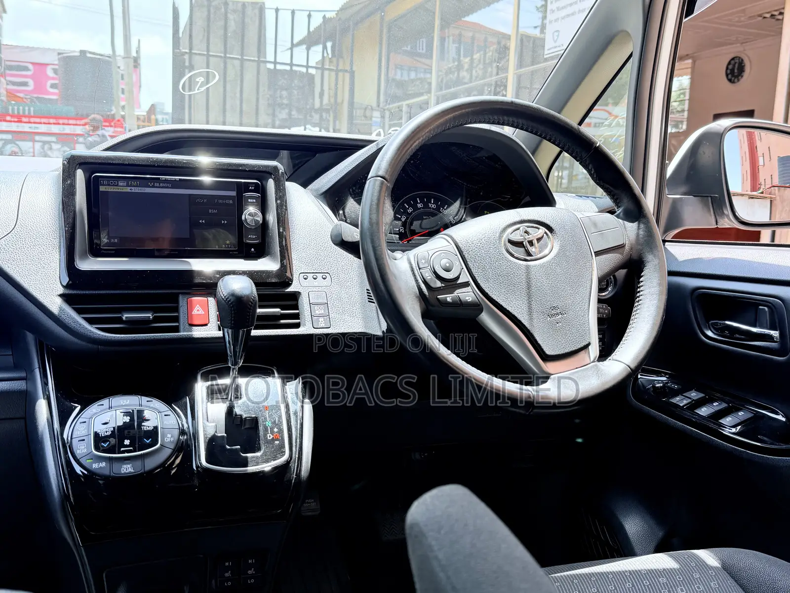 Toyota Noah 2.0 FWD (8 Seater) 2019 White