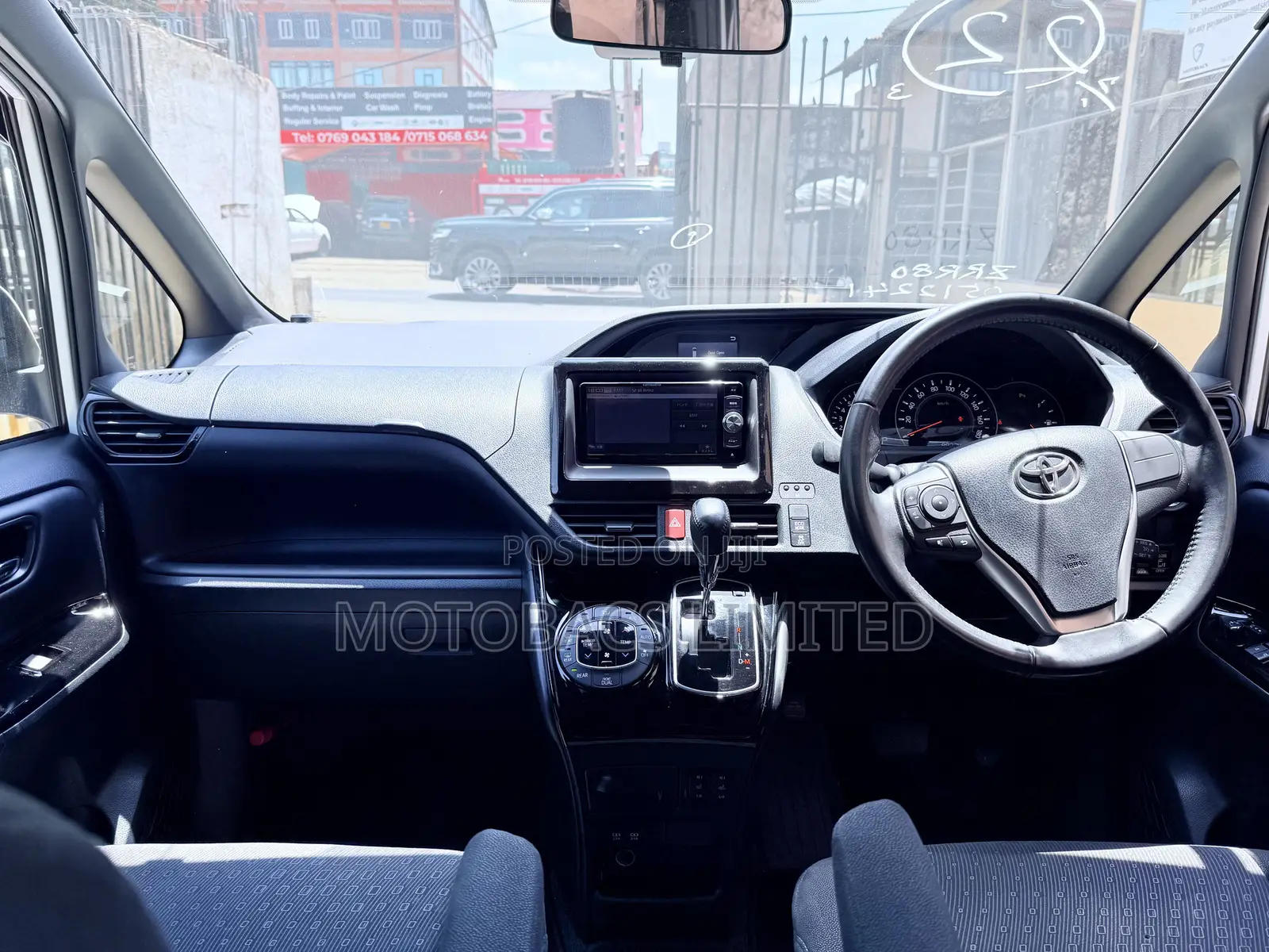 Toyota Noah 2.0 FWD (8 Seater) 2019 White