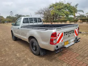 Toyota Hilux 2013 Gray