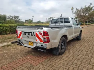 Toyota Hilux 2013 Gray