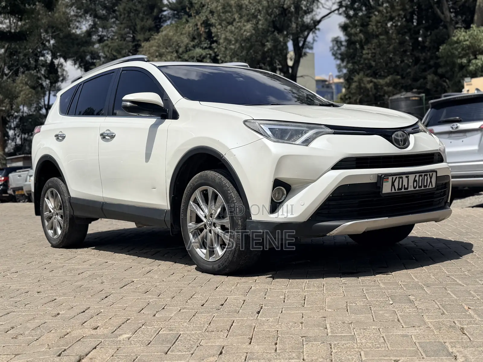 Toyota RAV4 LE AWD (2.5L 4cyl 6A) 2016 White