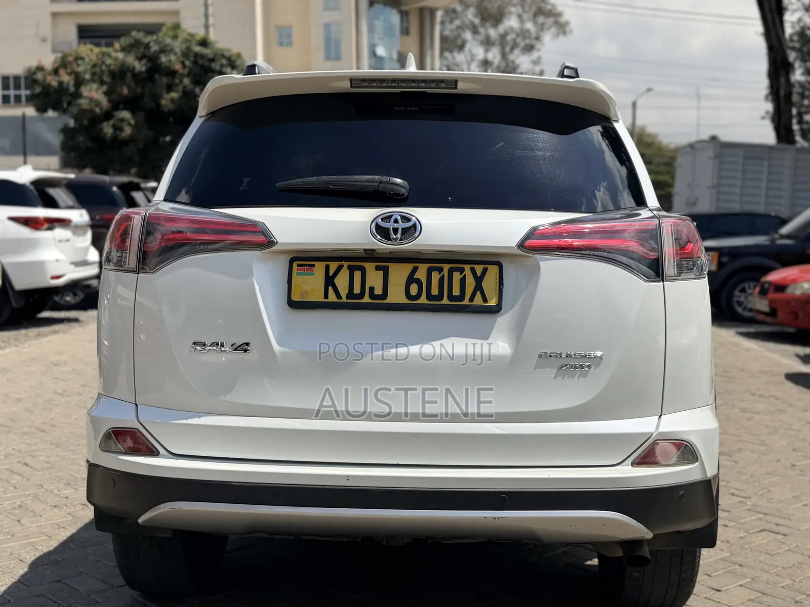 Toyota RAV4 LE AWD (2.5L 4cyl 6A) 2016 White